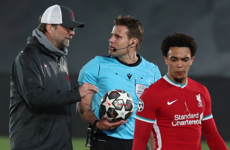 余力生以2小时06分38秒赢得瓦伦西亚马拉松，创英马历史第二佳绩，展现跨项实力，称霸铁三项目。