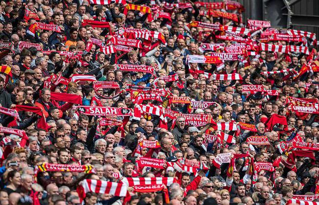 芒特进球后奔向B费，眼神启动诠释默契