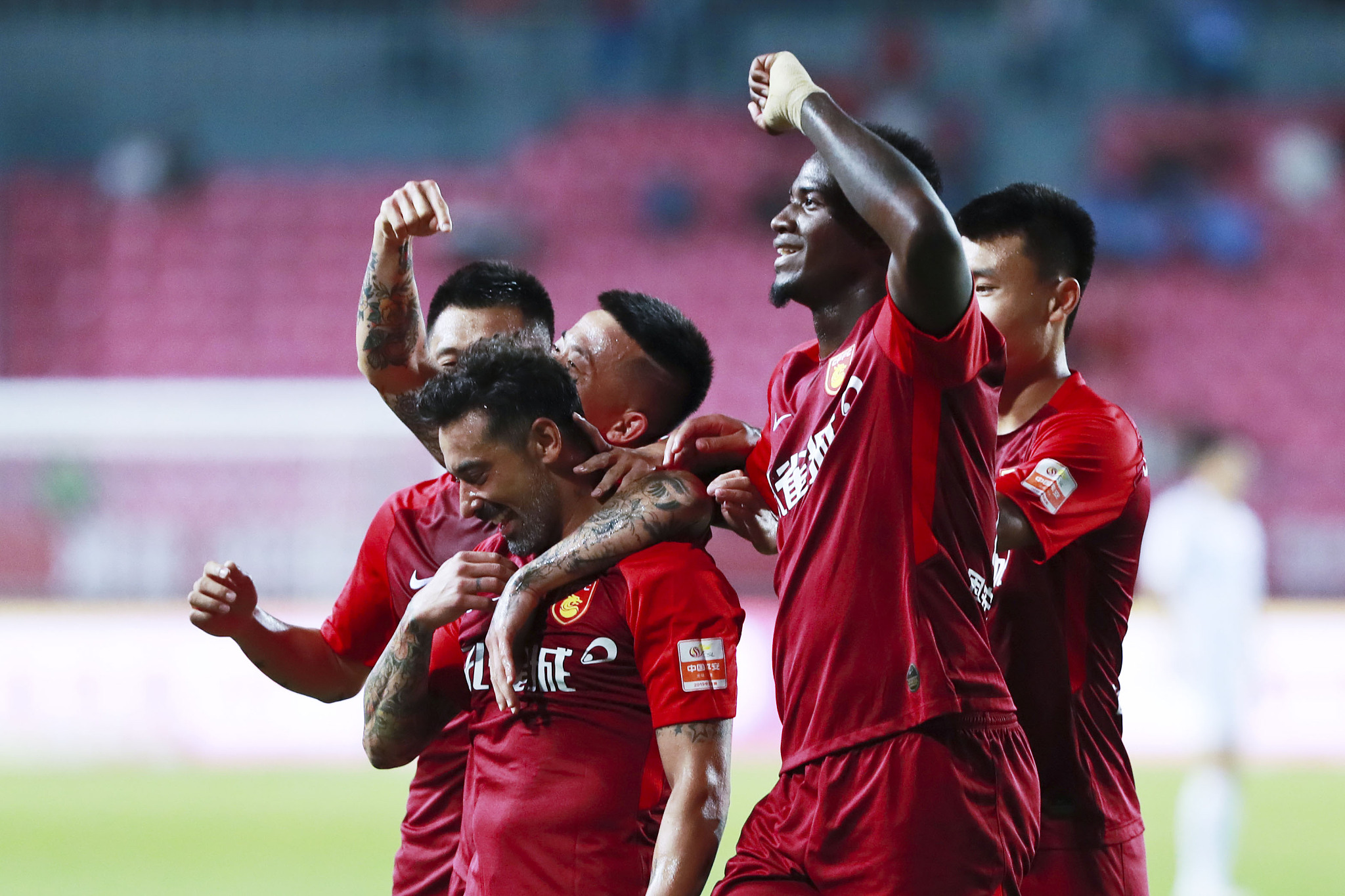 阿尔贝托：卡塔尔迪总是逗大家笑，他是更衣室必不可少的人（阿尔贝托：卡塔尔迪总能带来欢笑，是更衣室不可或缺的一员）