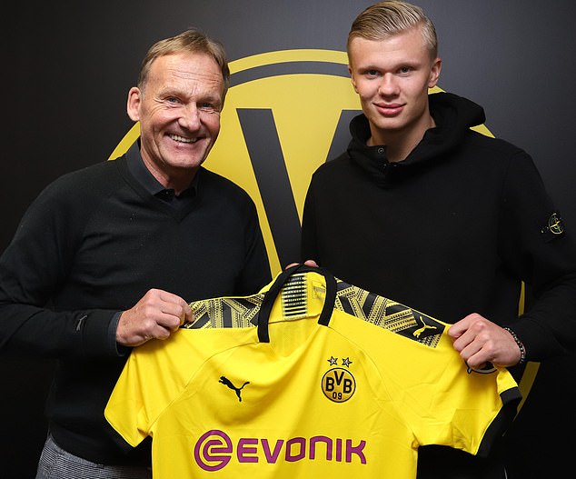 官方：蔚山球员李东炅当选2025年K1联赛MVP；本赛季13球12助