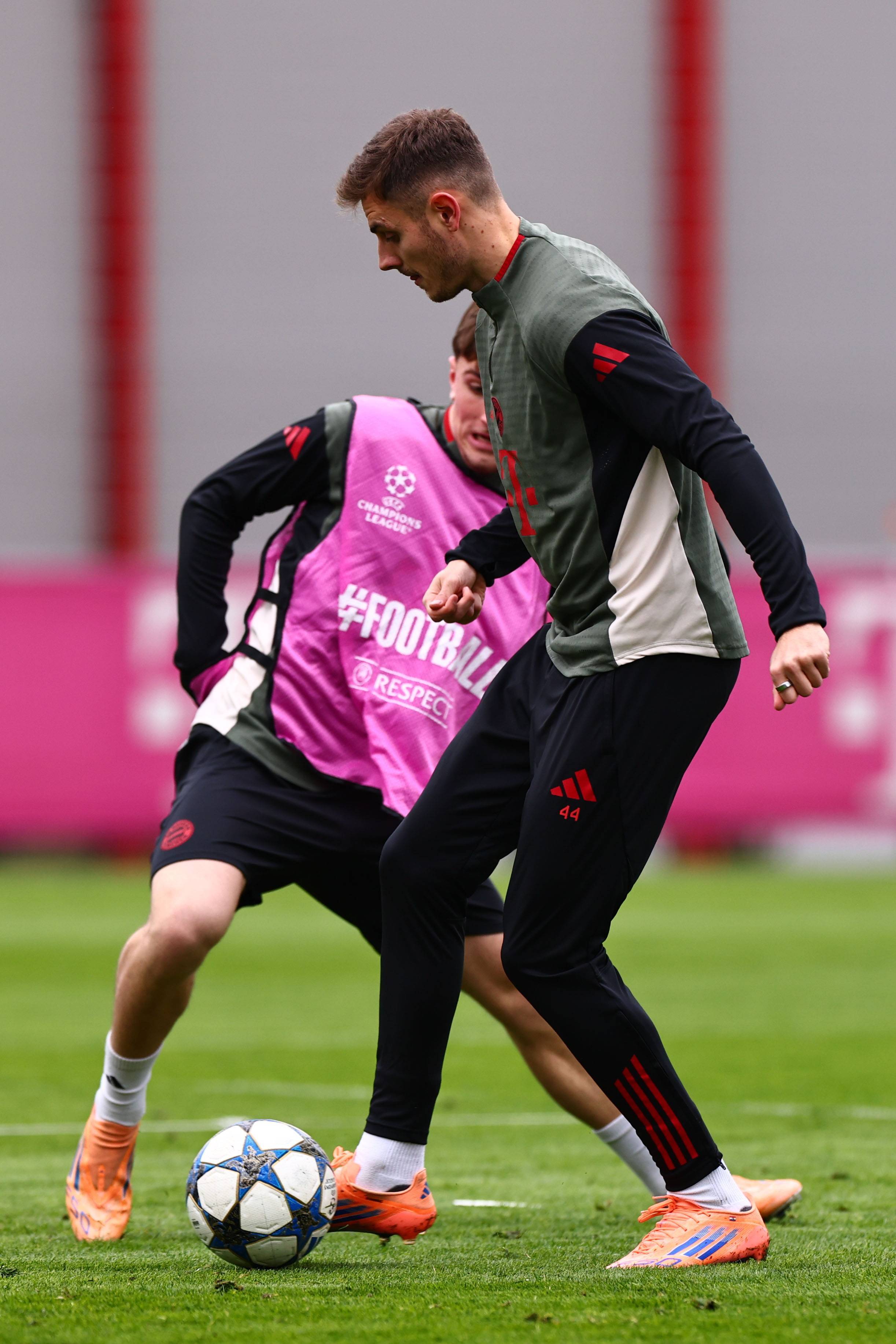 《曼晚》建议不靠谱，蜜蜂双煞在曼联合体？别闹了！